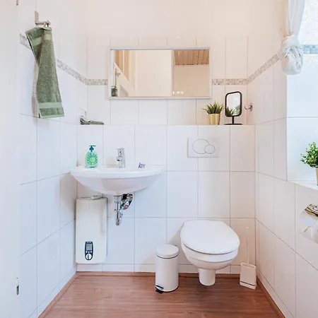 Schoene In Apartment *